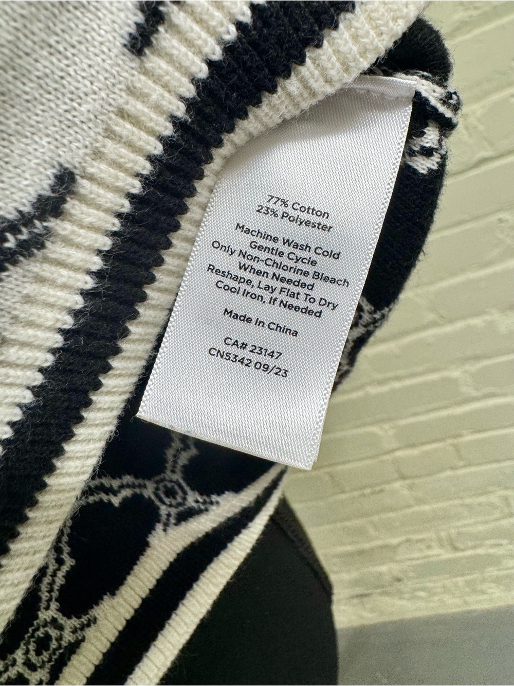 Talbots, Women’s White & Black Lattice Print Sweater, Size Small - Picture 12 of 12